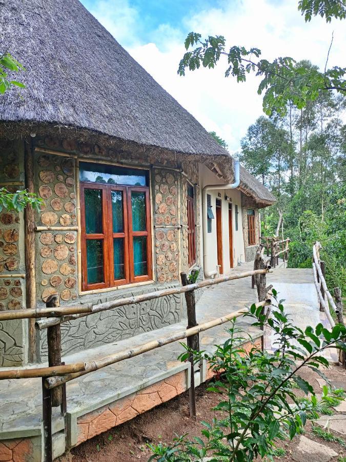Chimpanzee Capital Safari Lodge Bigodi Esterno foto
