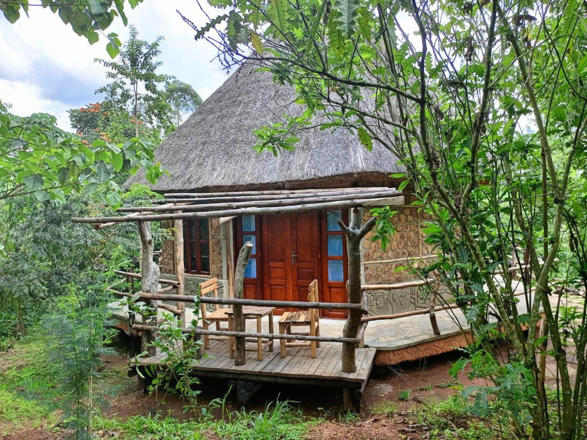 Chimpanzee Capital Safari Lodge Bigodi Esterno foto