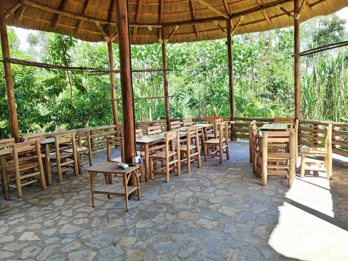 Chimpanzee Capital Safari Lodge Bigodi Esterno foto