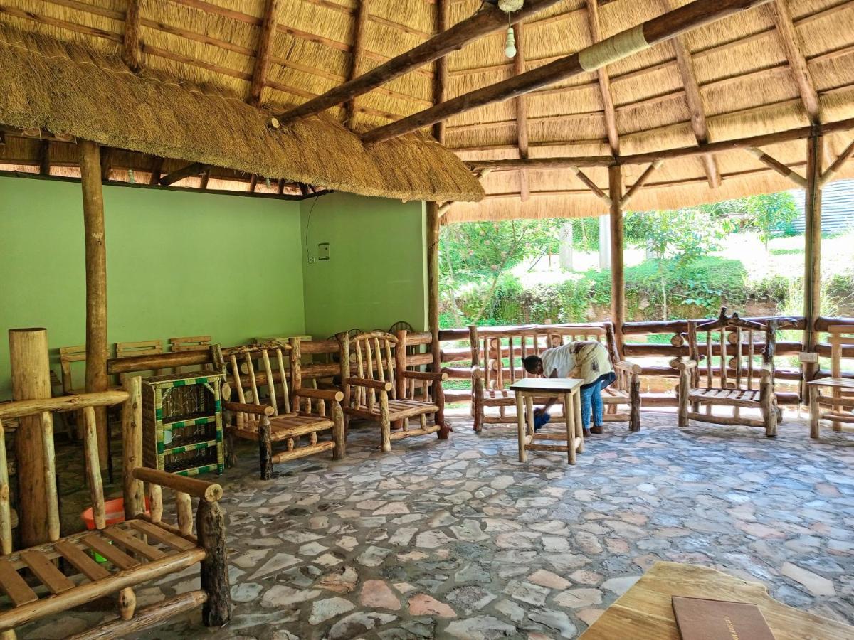 Chimpanzee Capital Safari Lodge Bigodi Esterno foto