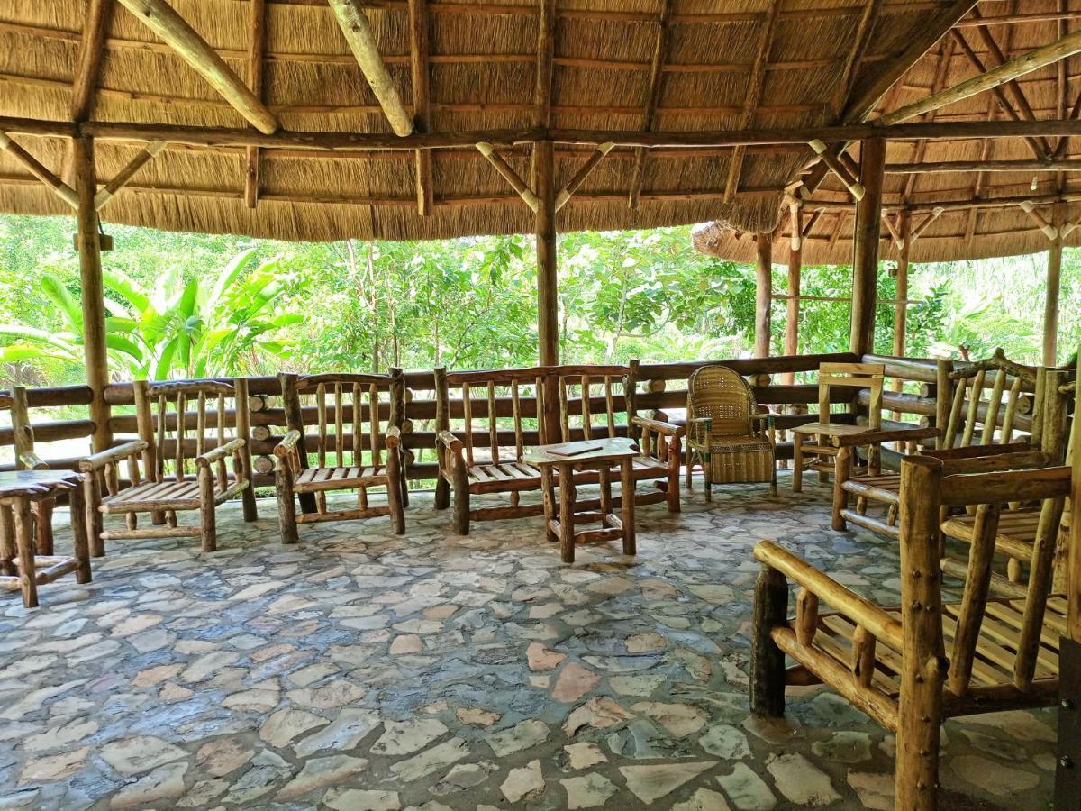 Chimpanzee Capital Safari Lodge Bigodi Esterno foto