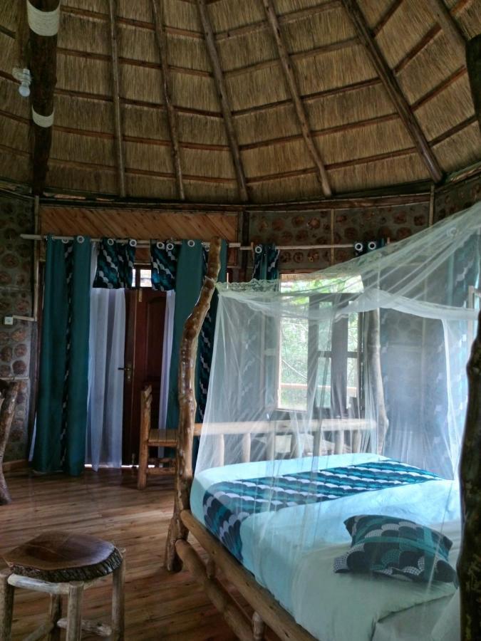 Chimpanzee Capital Safari Lodge Bigodi Esterno foto