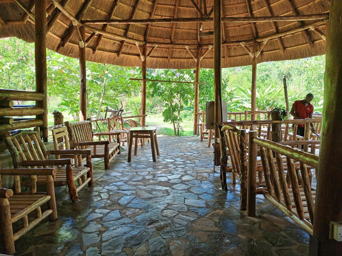 Chimpanzee Capital Safari Lodge Bigodi Esterno foto