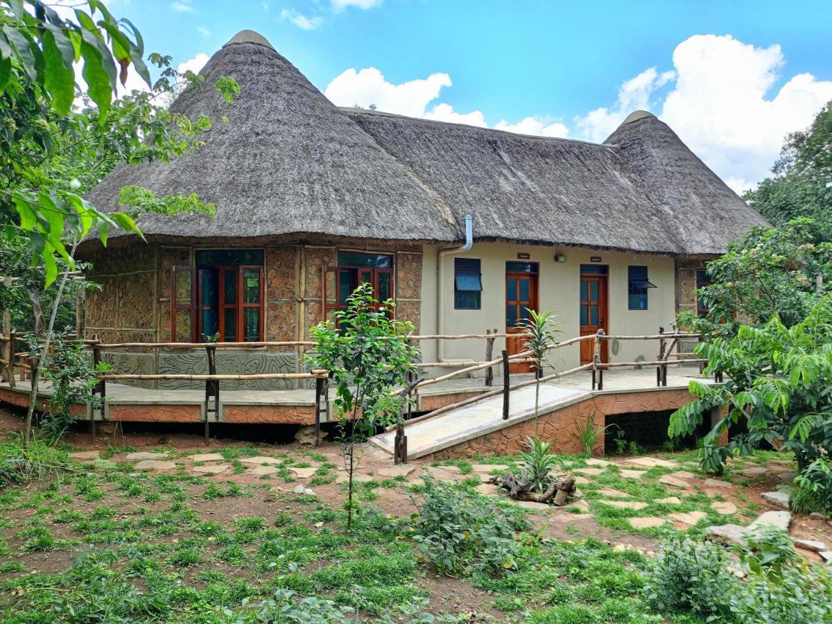 Chimpanzee Capital Safari Lodge Bigodi Esterno foto